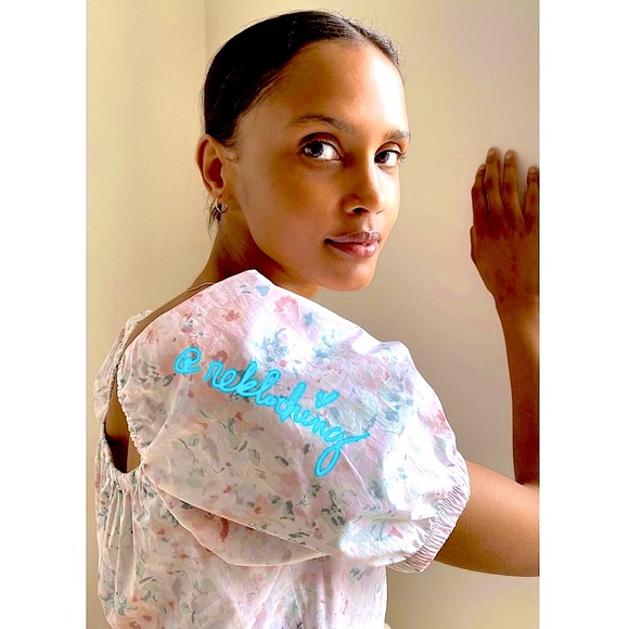 ❌SOLD❌ Spring Florals Cotton Puff-sleeved Top XL - Picture 3 of 7